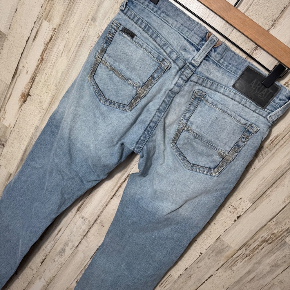 Ariat M7 Rocker Straight Leg Medium Wash Distressed Mens Size 31 x 32